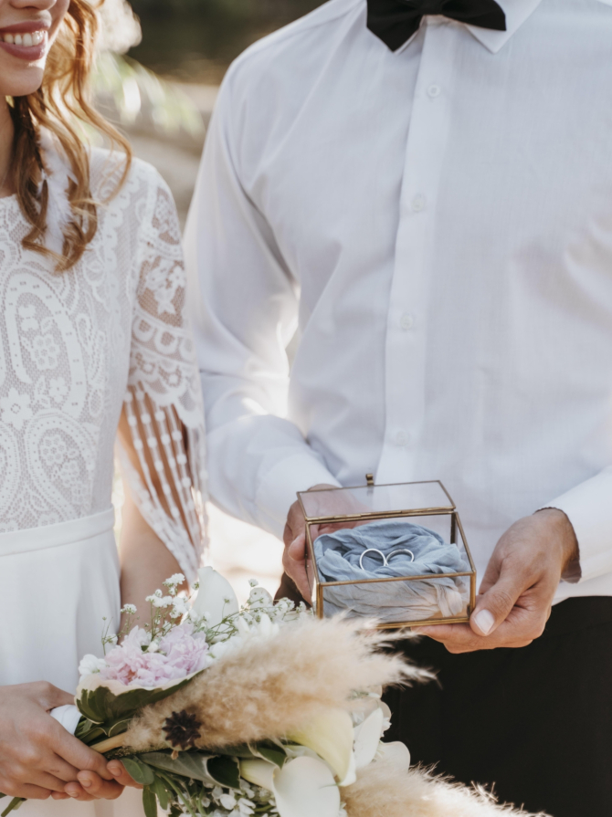 young-bride-groom-having-beach-wedding